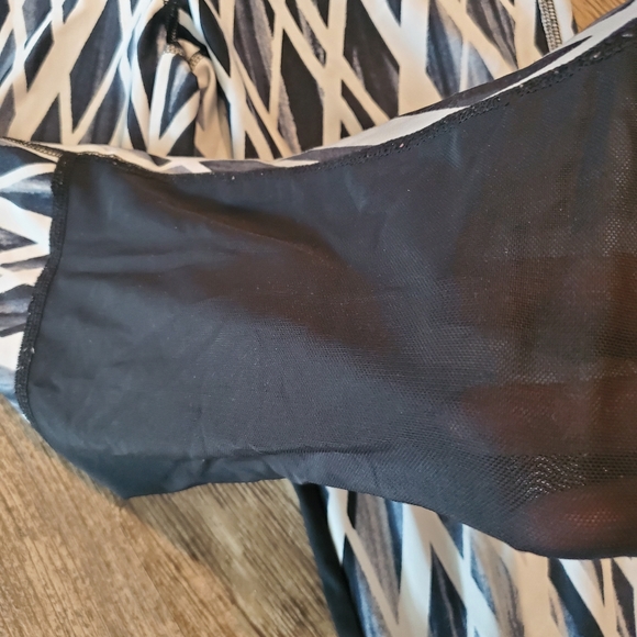 YOGA PANTS - Picture 2 of 3